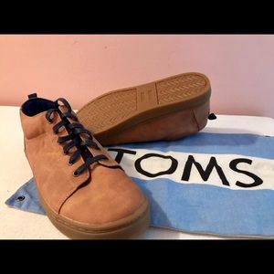 TOMS SHOES
